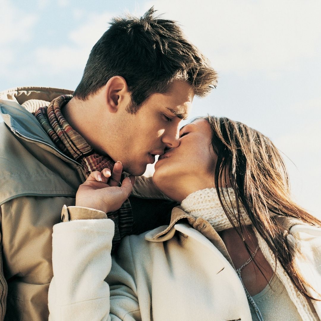 HPV Öpüşerek Geçer mi ? HPV Nasıl Bulaşır?